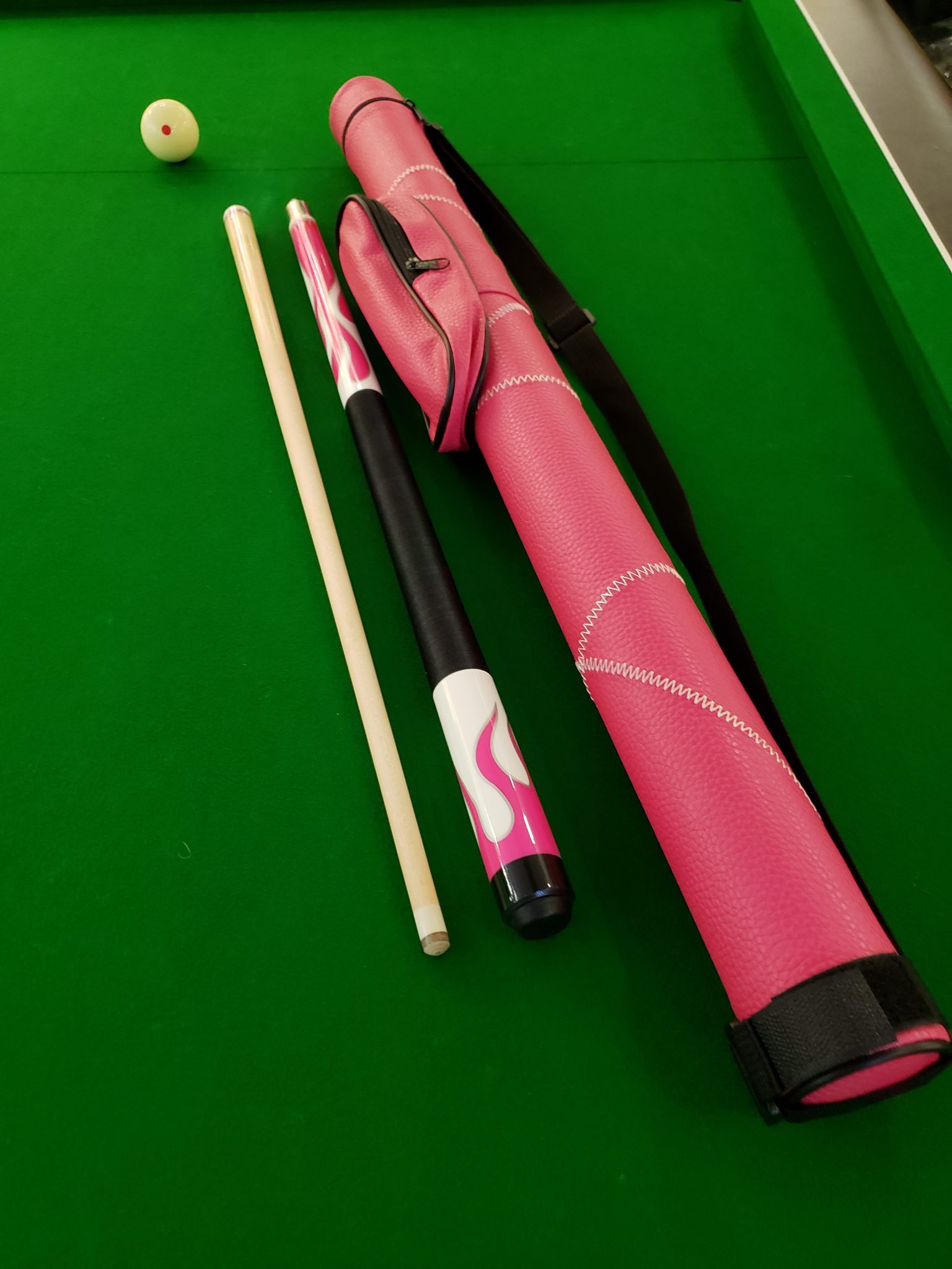 Junior FLAME 48″ centre jointed cue with matching hard tube case PINK