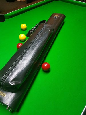 TOWER genuine leather lockable cue case for centre jointed cues. 2 butts, 4 shafts