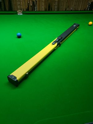 BAIZE MASTER 3/4 DELUXE BLACK AND YELLOW CUE CASE WITH REINFORCED PLASTIC ENDS