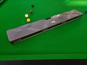 Bulldog Billiards UK Beast case for 3/4 jointed cues Carbon gloss finish